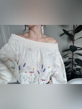 Rock & Roll Cowgirl Off-The-Shoulder Boho Western Cream Embroidered Top